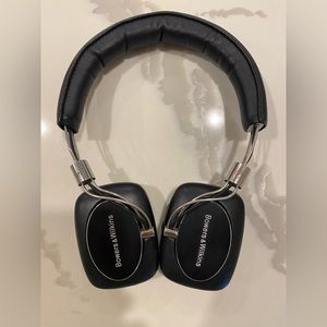 Bowers & Wilkins P5 Wireless headphones